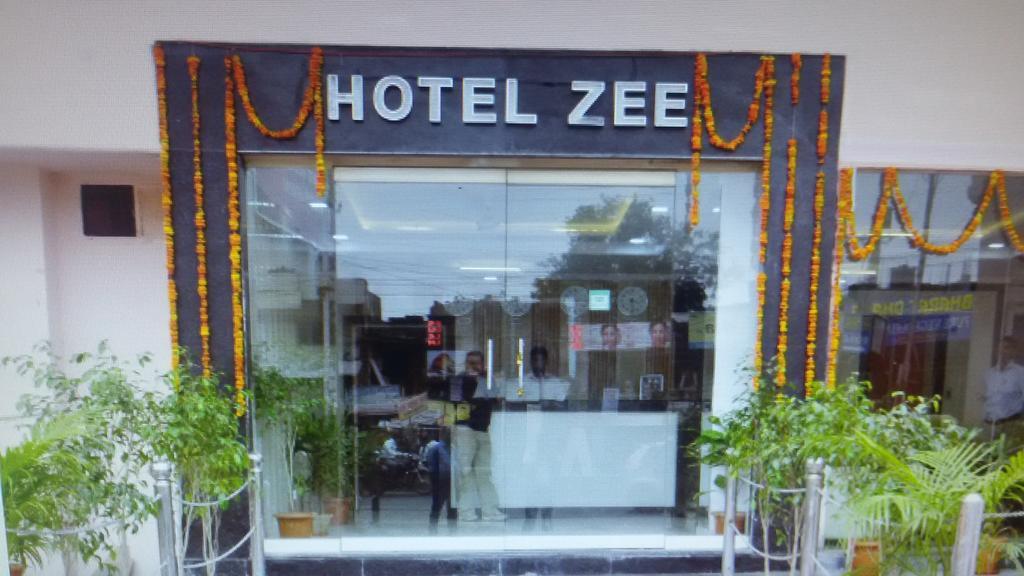 Hotel Zee Агра Экстерьер фото